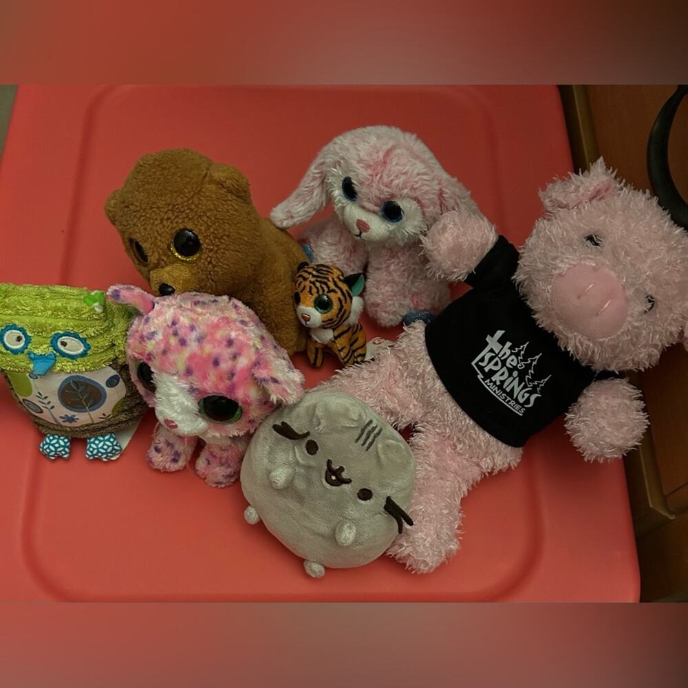Lot of 7 small plushies
